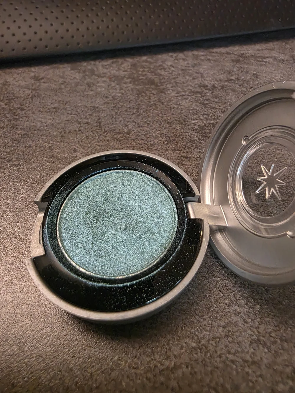 Urban Decay: FLIPSIDE Eyeshadow — Shimmery Bright Teal/Aquamarine Blue